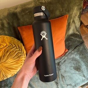 Hydro Flask Matte Black Bottle